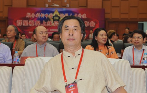 中國美術(shù)家協(xié)會(huì)理事、國家一級(jí)美術(shù)師，中國漢畫藝術(shù)研究院院長王闊海