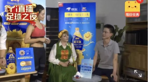 8字腰風(fēng)靡世界杯，健身女王和全能廚神有話說(shuō)