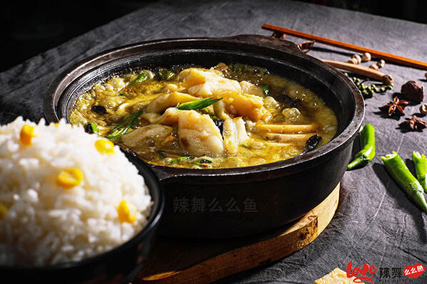 石鍋魚快餐化，辣舞么么魚80平小店日流水過(guò)萬(wàn)