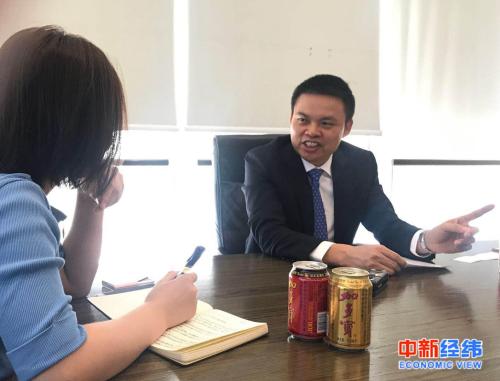加多寶集團(tuán)總裁李春林接受中新經(jīng)緯客戶(hù)端記者獨(dú)家專(zhuān)訪。中新經(jīng)緯 攝