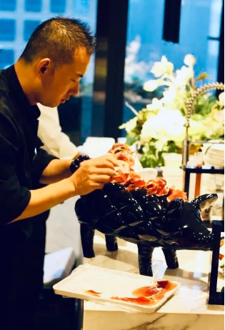 讓米其林大廚忍不住點(diǎn)贊的西餐廚師李波。