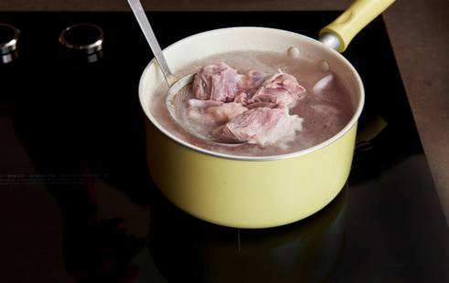羊肉白蘿卜湯焯水