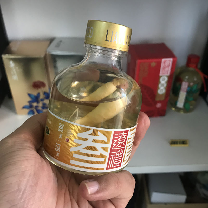 小叁寶人參酒近景實(shí)拍
