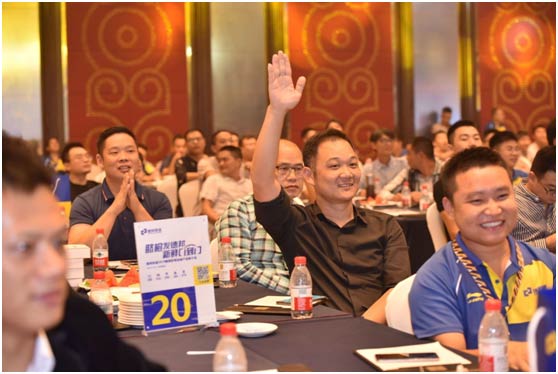 “抱橙”的時(shí)候到了！ 德邦快遞助力臍橙“新鮮到家”