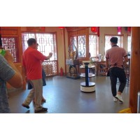 餐廳傳菜機器人 餐廳智能送餐傳菜  服務(wù)員租賃