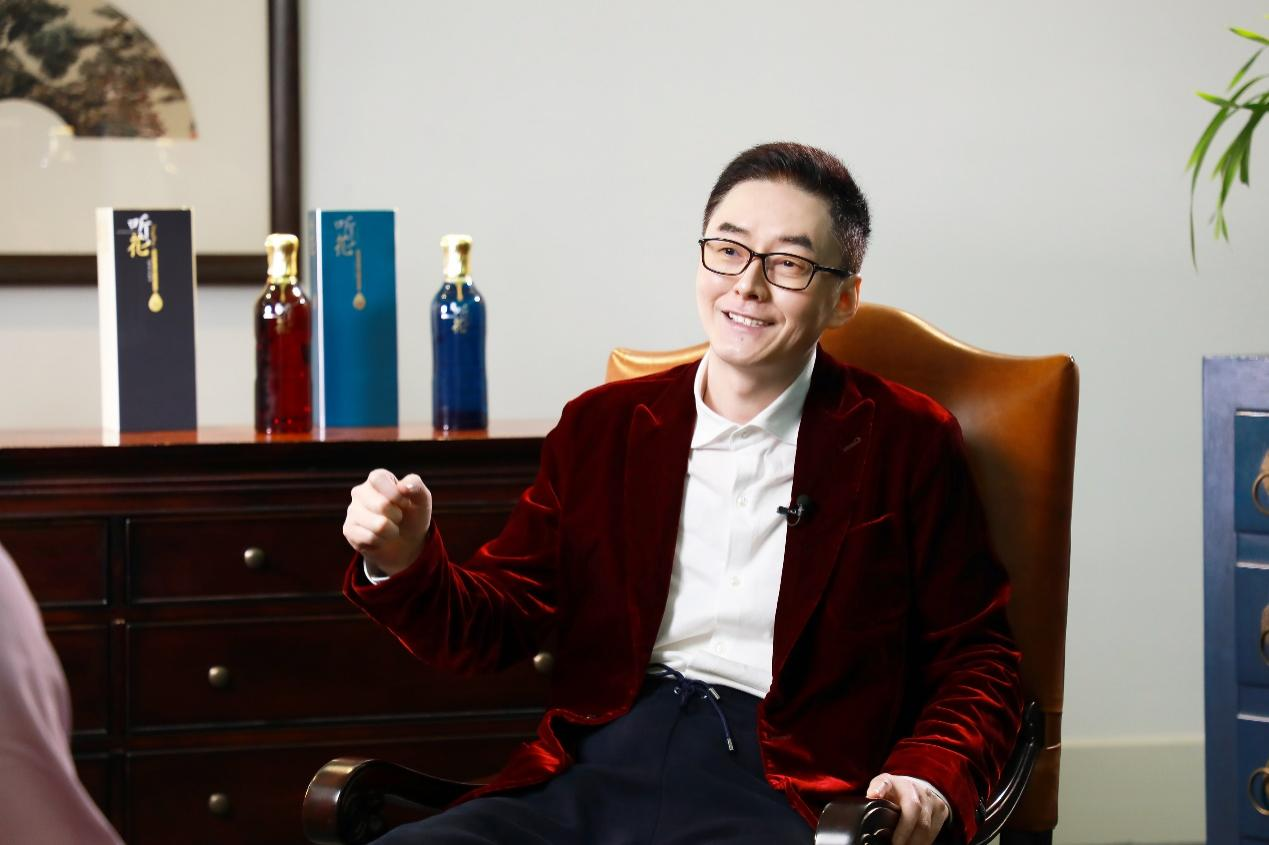 青海春天董事長(zhǎng)、聽花酒設(shè)計(jì)師張雪峰.png