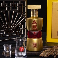 為國榮耀酒，傳承古典醬香，口感細(xì)膩綿柔，回味悠長