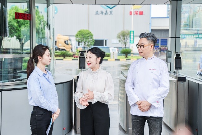 尋香品鑒官在金龍魚外婆鄉(xiāng)廣漢工廠集結.jpg