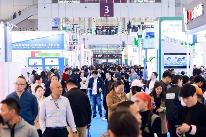 人們站在人群中<i></i><i></i><i></i><i></i>
<i></i><i></i><i></i><i></i>
AI 生成的內(nèi)容可能不正確。